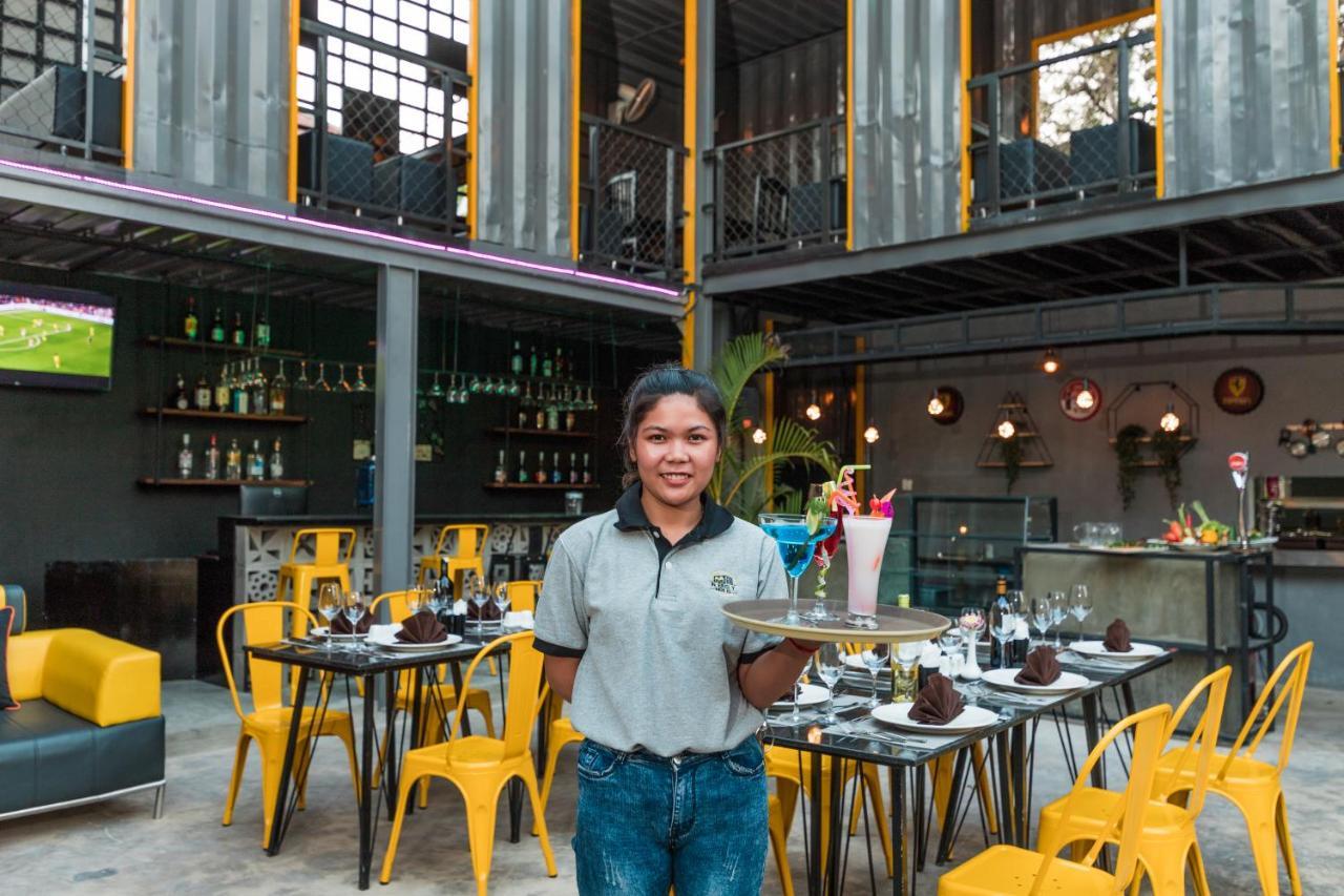 White Rabbit Hostel Siem Reap Buitenkant foto