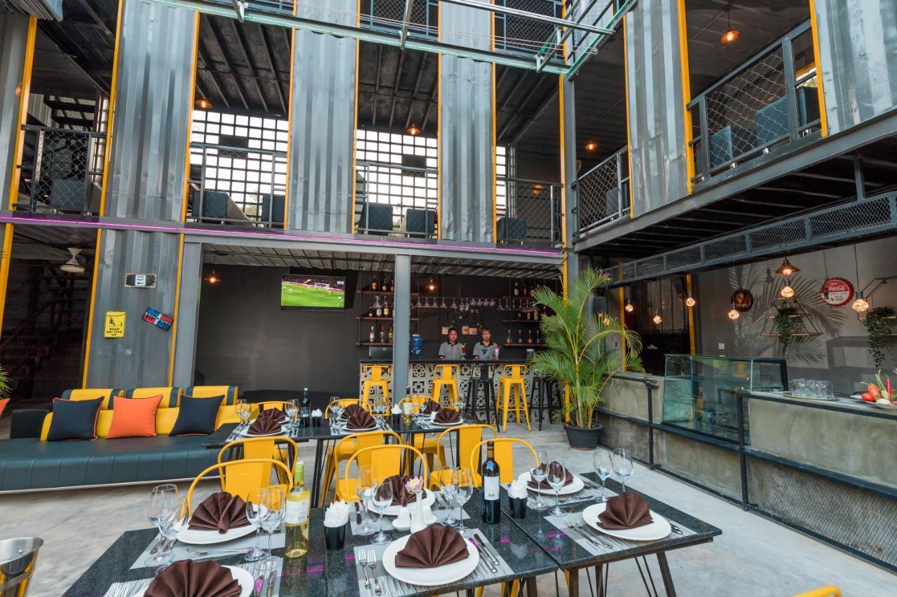 White Rabbit Hostel Siem Reap Buitenkant foto