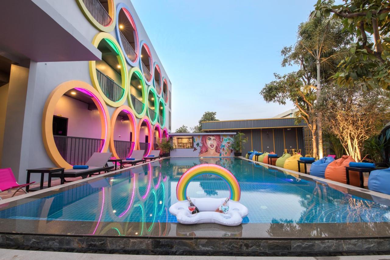 White Rabbit Hostel Siem Reap Buitenkant foto