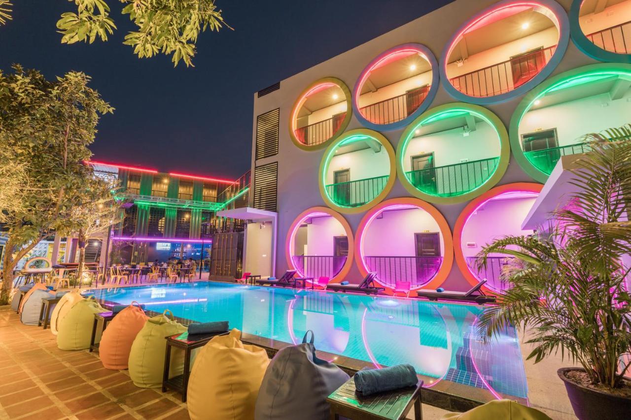 White Rabbit Hostel Siem Reap Buitenkant foto