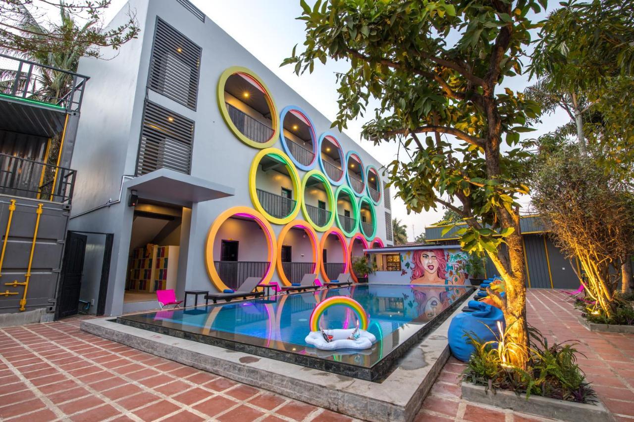 White Rabbit Hostel Siem Reap Buitenkant foto