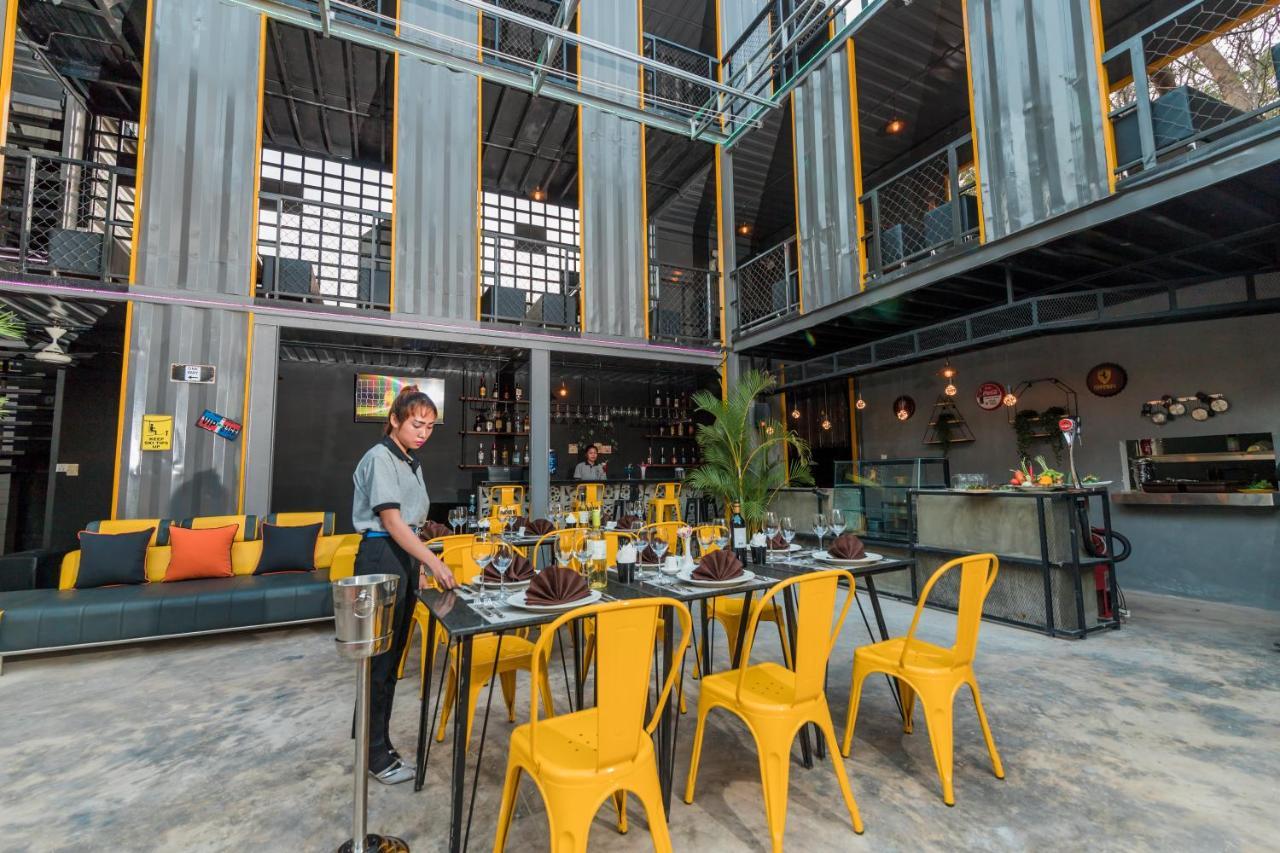 White Rabbit Hostel Siem Reap Buitenkant foto