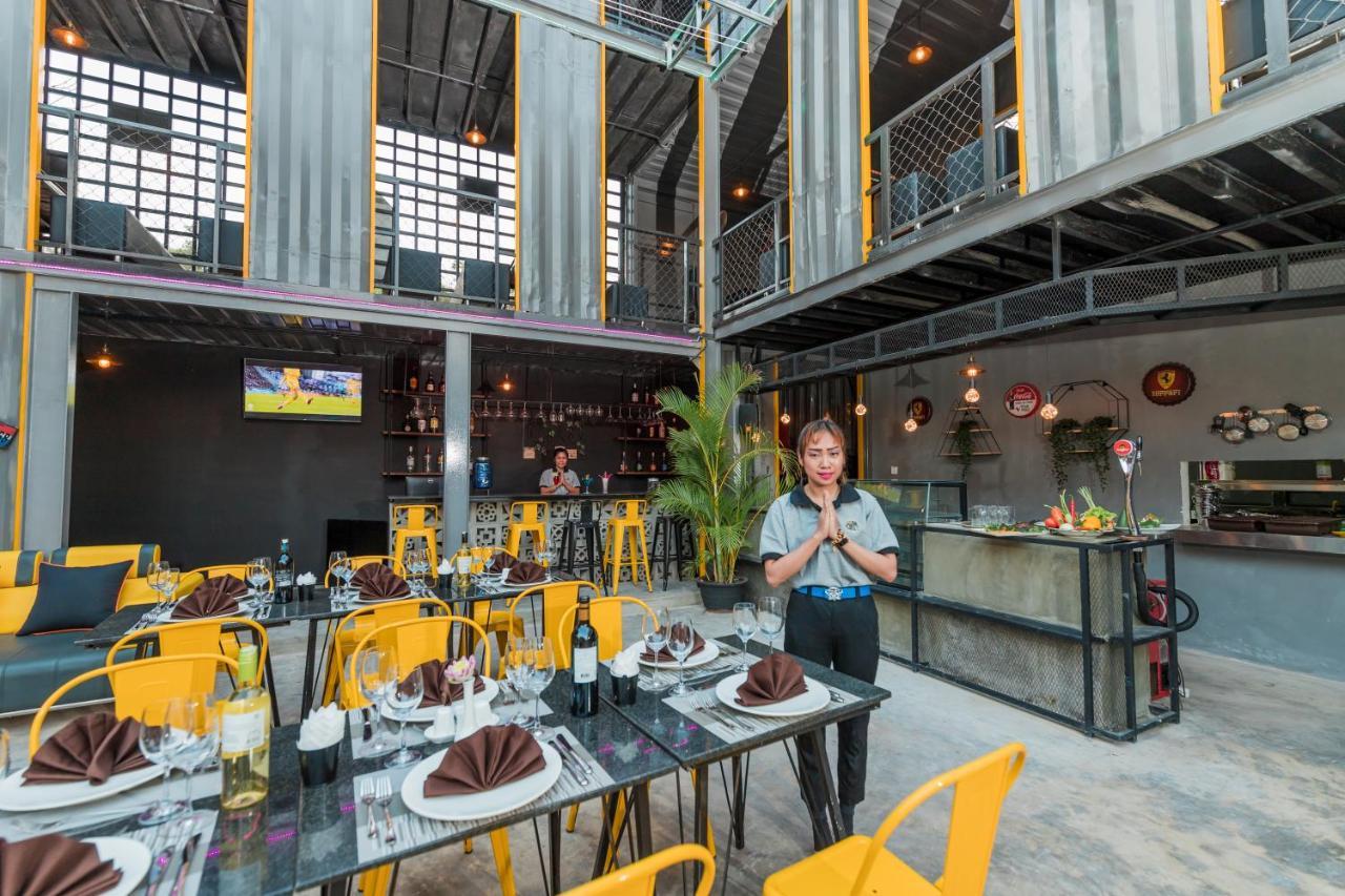 White Rabbit Hostel Siem Reap Buitenkant foto