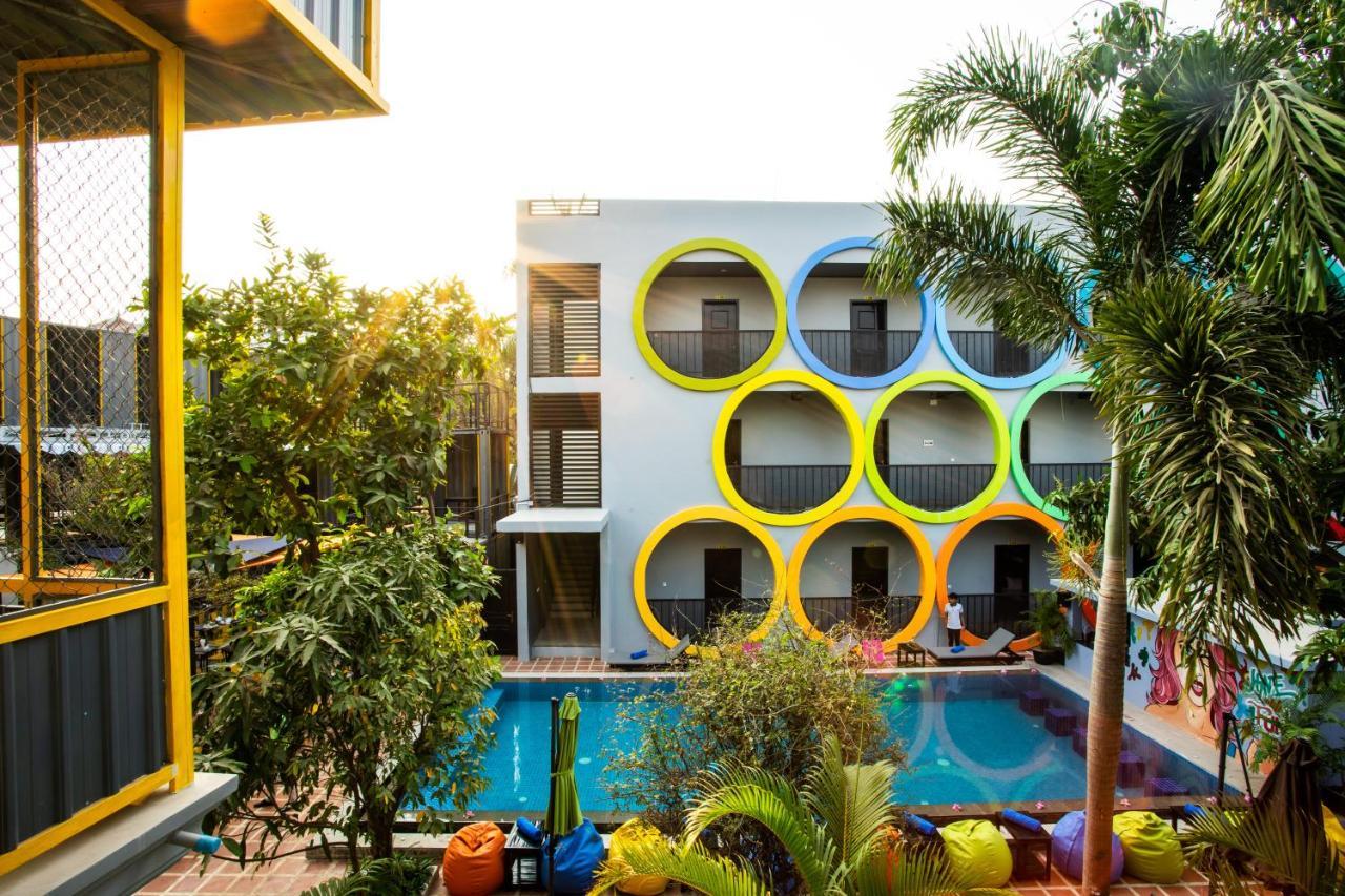 White Rabbit Hostel Siem Reap Buitenkant foto