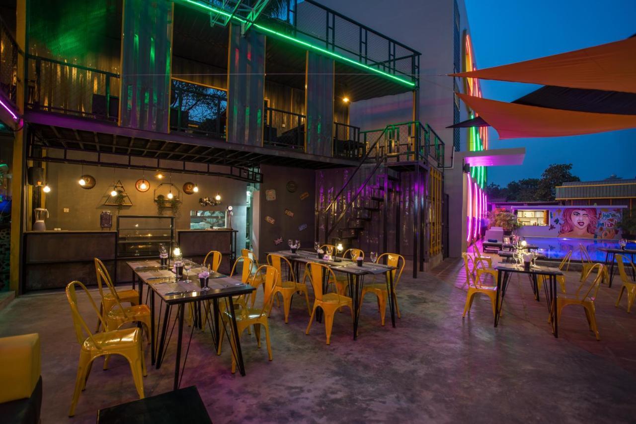 White Rabbit Hostel Siem Reap Buitenkant foto