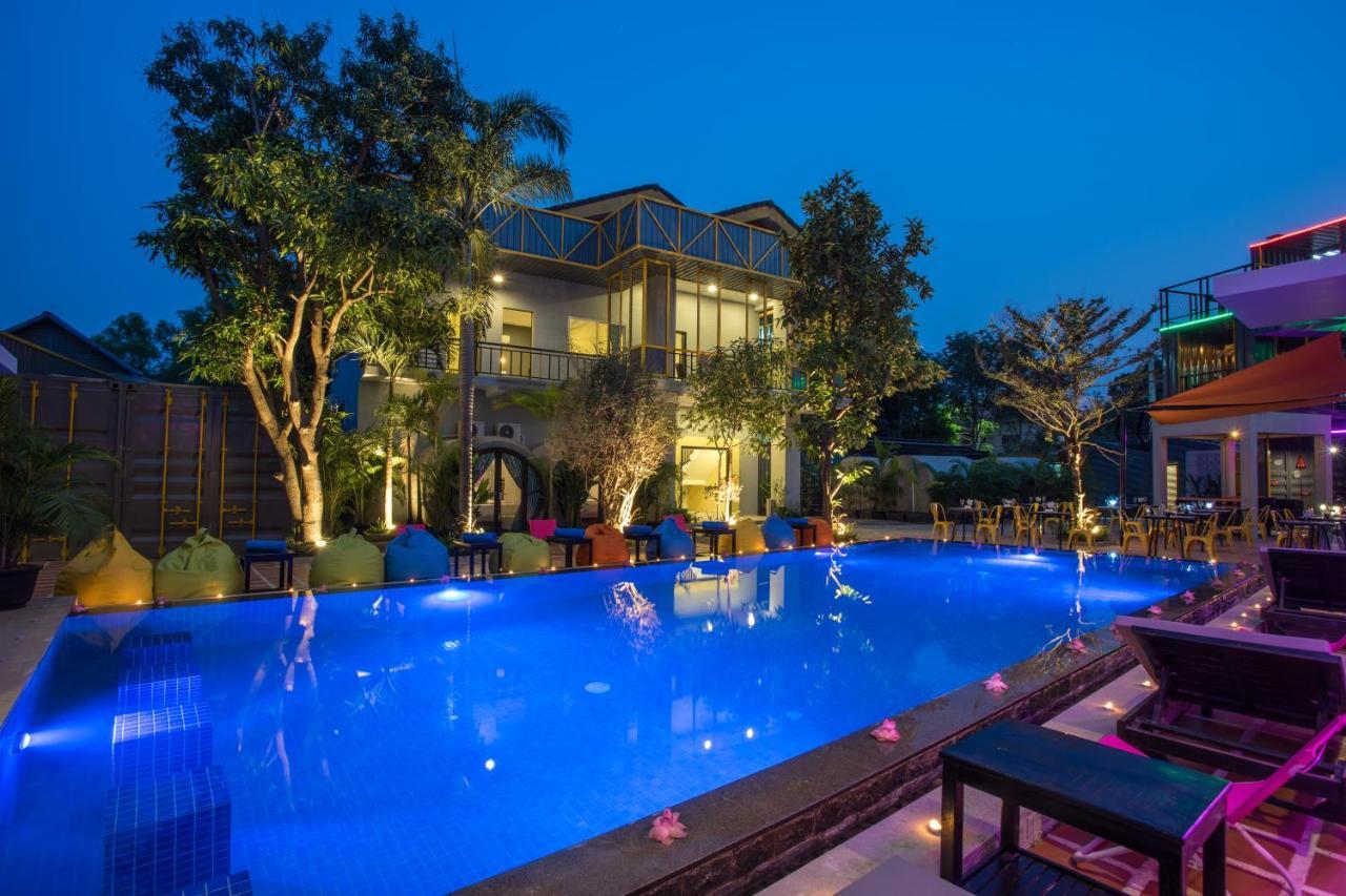 White Rabbit Hostel Siem Reap Buitenkant foto