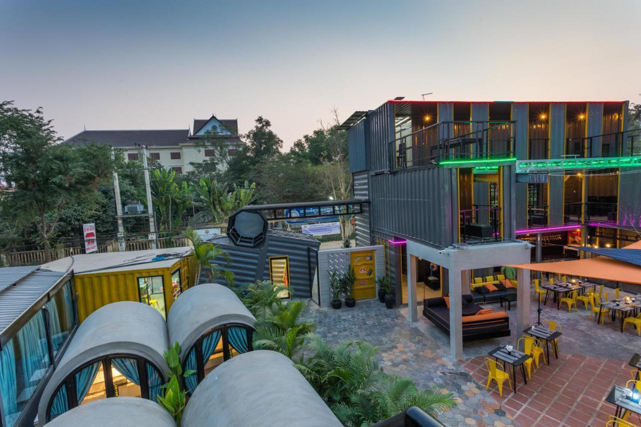 White Rabbit Hostel Siem Reap Buitenkant foto