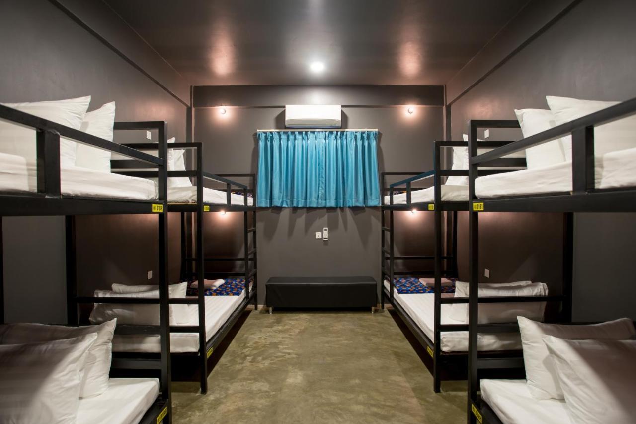 White Rabbit Hostel Siem Reap Buitenkant foto