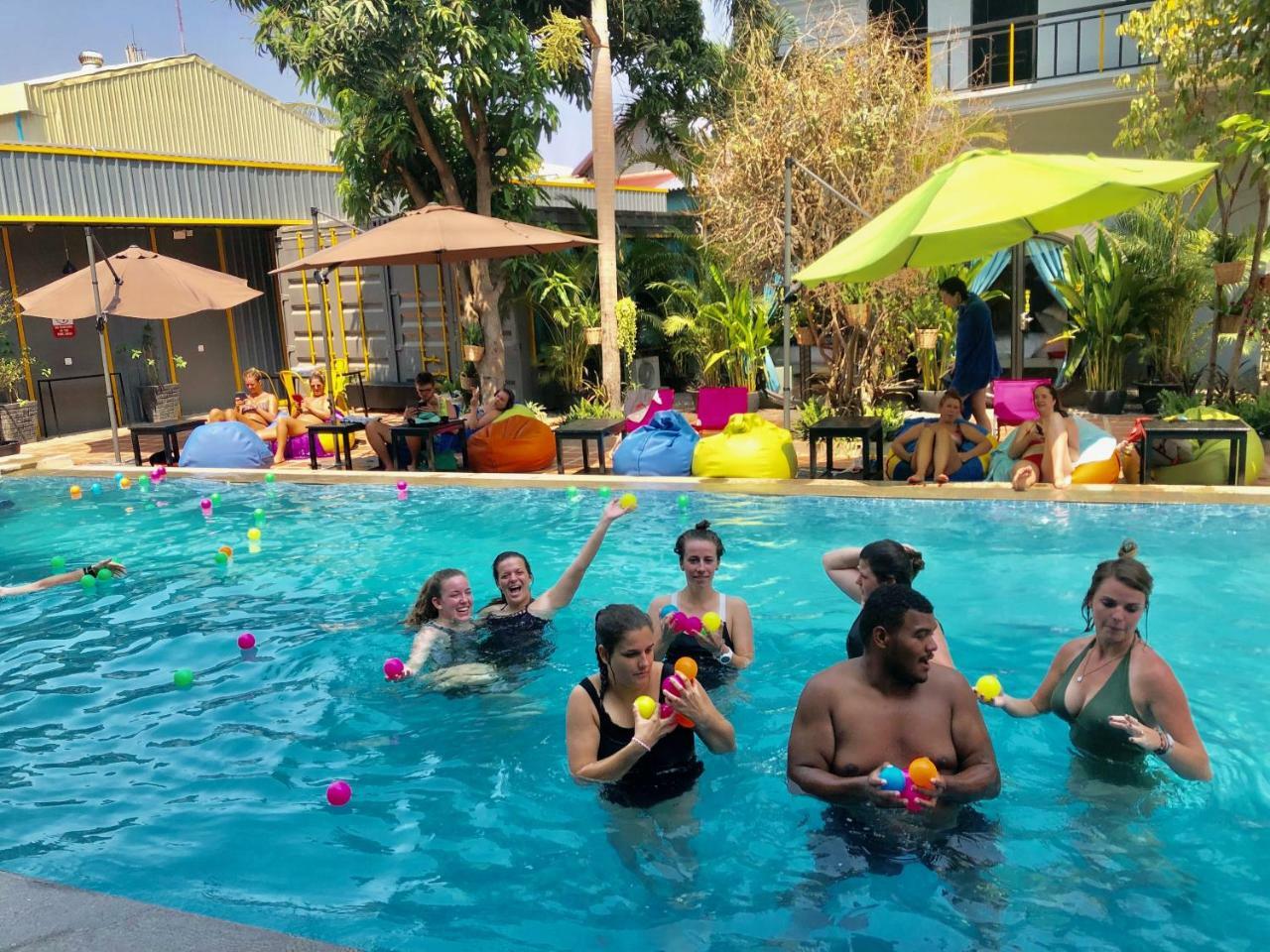 White Rabbit Hostel Siem Reap Buitenkant foto