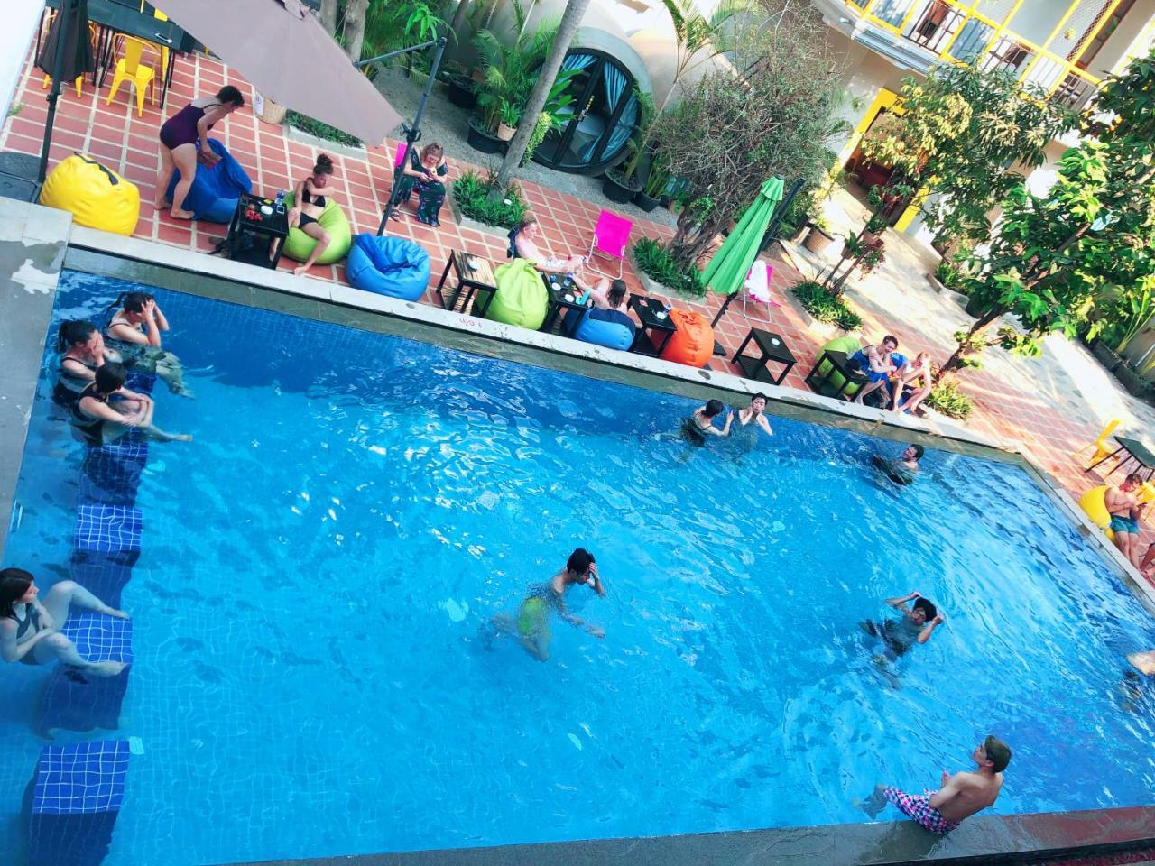 White Rabbit Hostel Siem Reap Buitenkant foto